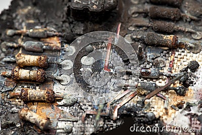 tarjeta-de-circuitos-electr-oacutenicos-quemada-thumb15488702.jpg