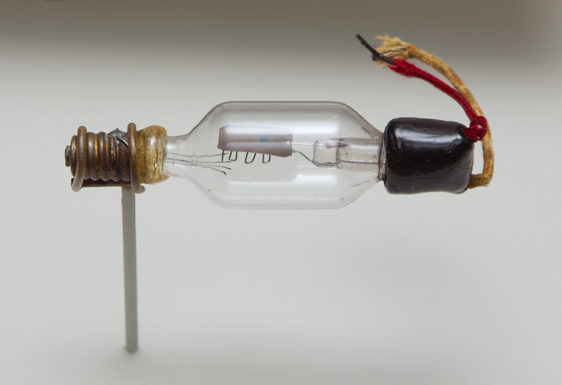 Triode_tube_1906.jpg